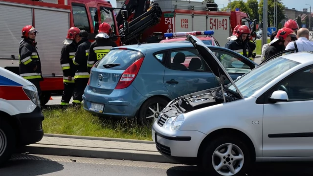 Tczew - Wypadek na skrzyżowaniu al. Solidarności i Woj. Polskiego. Są ranni