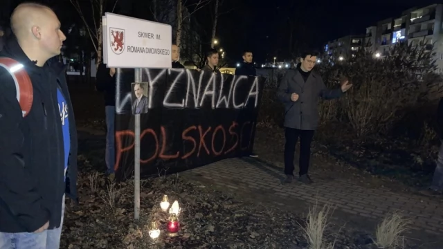 Tczew - Pierwsze uroczystości na Skwerze Dmowskiego. Organizatorzy: Oczekujemy TABLICY PAMIĘCI na skwerze