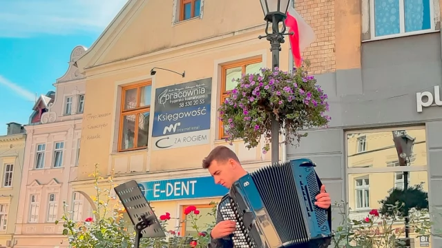 Tczew - Jesienne handlowanie pod chmurką za nami