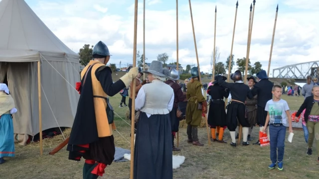 Tczew - Wehikuł czasu ruszył. Rekonstruktorzy przenieśli tczewian w XVII wiek