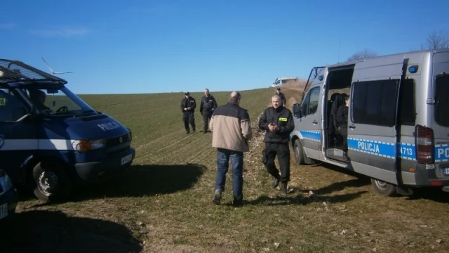 Tczew - Trwają poszukiwania 16-letniego Mateusza. Oddziały Prewencji przeszukują łąki i pola