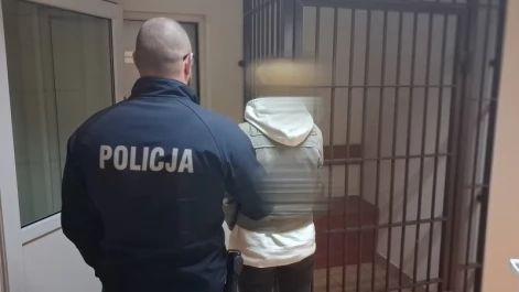 Tczew - Kierująca BMW na widok policjantów wyrzuciła narkotyki