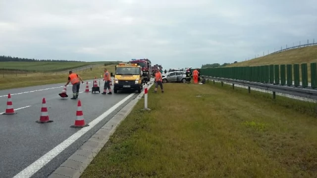 Tczew - Wypadek na A1. Po poważnie rannego kierowcę przyleciał śmigłowiec
