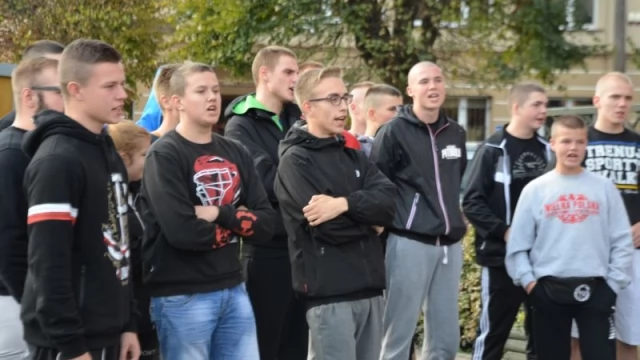 Tczew - Manifestacja przeciw przyjmowaniu uchodźców. Nie zabrakło radykalnych haseł
