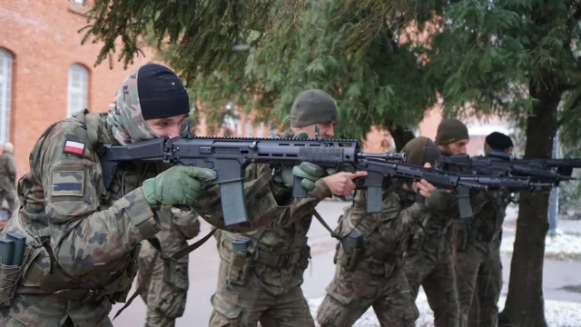 Tczew - Zimowa przerwa od nauki szkolnej w wojskowym mundurze?