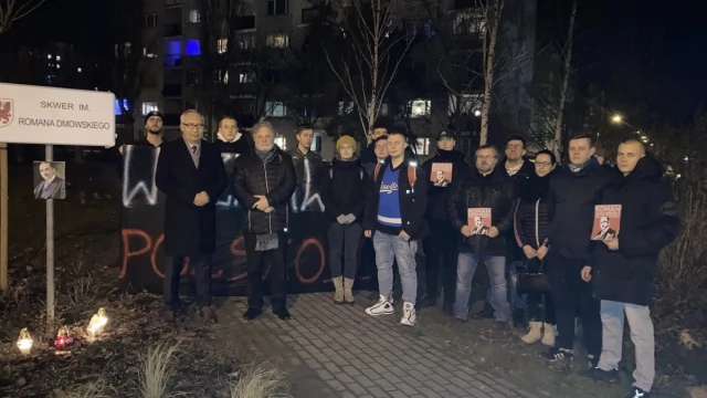 Tczew - Pierwsze uroczystości na Skwerze Dmowskiego. Organizatorzy: Oczekujemy TABLICY PAMIĘCI na skwerze