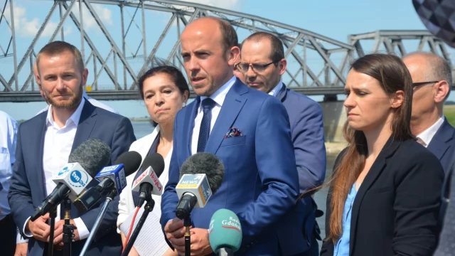 Tczew - Borys Budka w Tczewie. Platforma złoży projekt specustawy ws. Mostu Tczewskiego