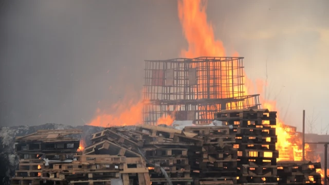 Tczew - Poważny pożar w Zajączkowie Tczewskim. Kilkanaście zastępów straży na miejscu