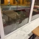 Tczew - Nocny akt wandalizmu. Wybił młotkiem wszystkie szyby