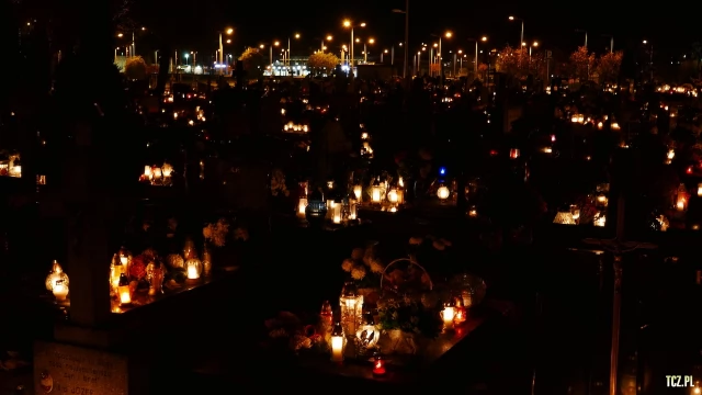 Tczew - Cmentarz nocą z dnia 1.11.2016 - godz. 23 [FOTO] [bez komentarza]