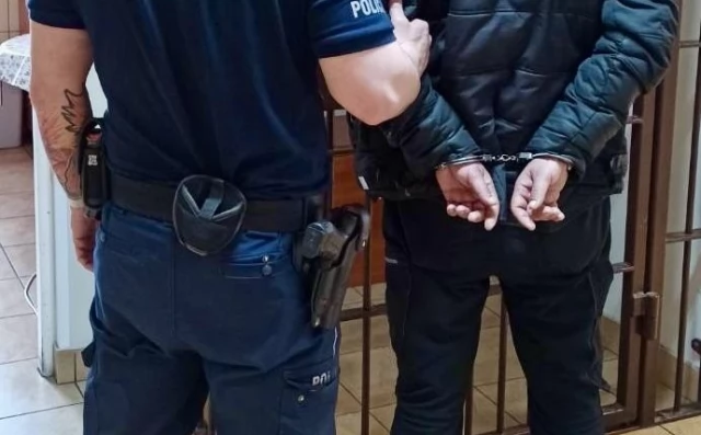 Tczew - Próbowali włamać się do auta młotkiem. Czterech mężczyzn z zarzutami