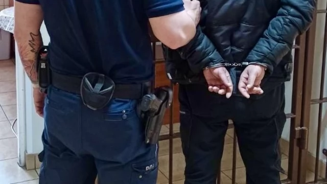 Tczew - Próbowali włamać się do auta młotkiem. Czterech mężczyzn z zarzutami