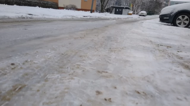 Tczew - Zima na Pomorzu - spadł śnieg, sypać będzie nadal