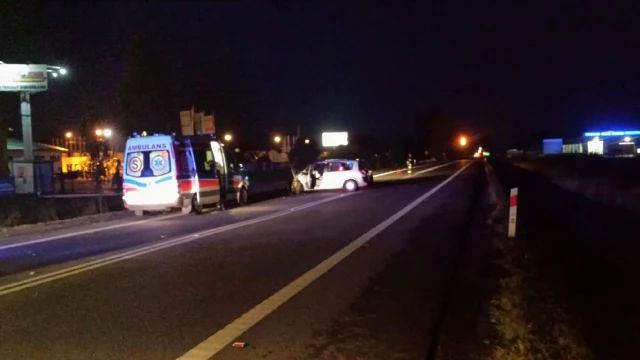 Tczew - Poważny wypadek na al. Solidarności. Strażacy uwalniali zakleszczonego kierowcę