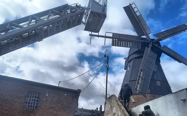 Tczew - Oględziny uszkodzonego skrzydła wiatraka