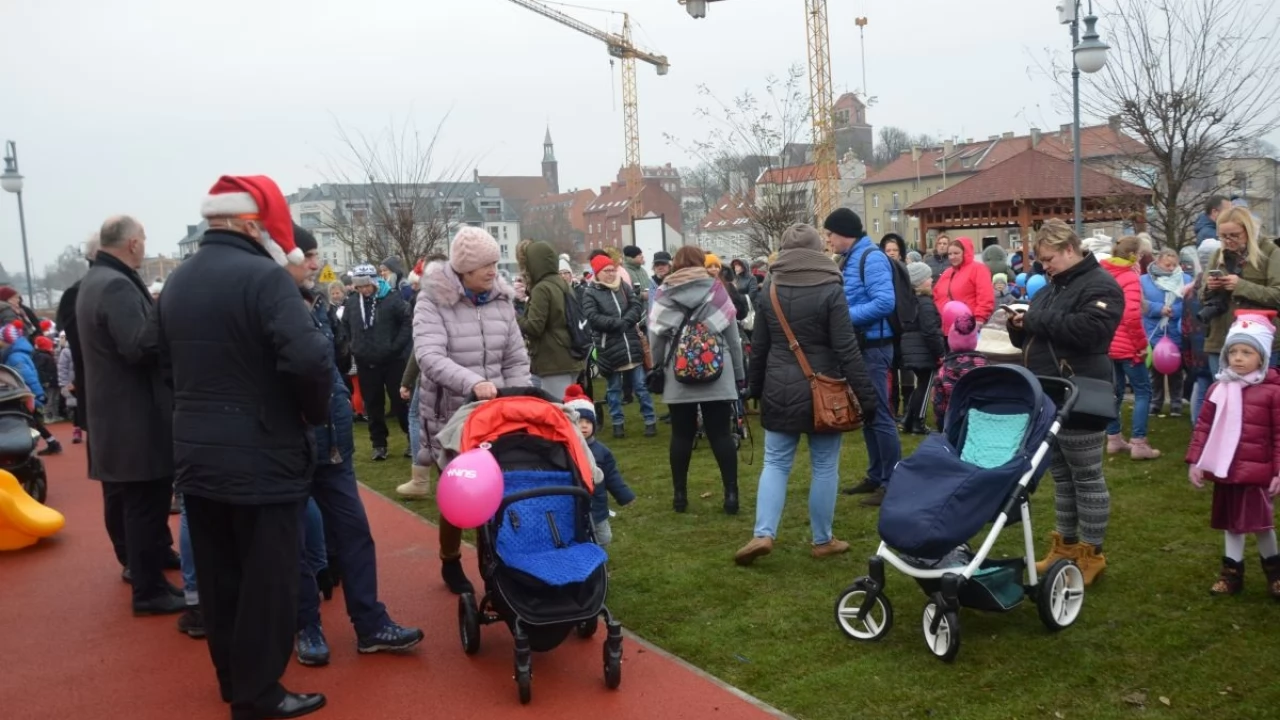 Tczew - Dzieci z Tczewa dostały na Mikołajki plac zabaw