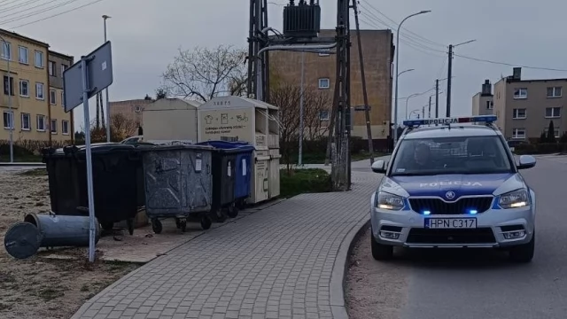 Tczew - Na widok policjantów wjechał w słup