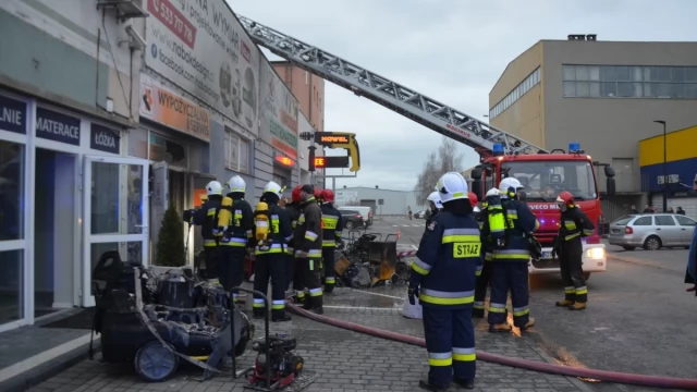 Tczew - Pożar na Jagiellońskiej 55. Na miejscu 8 zastępów straży [AKTUALIZACJA]