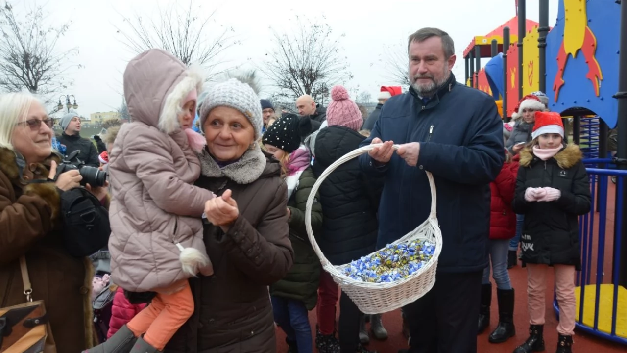 Tczew - Dzieci z Tczewa dostały na Mikołajki plac zabaw