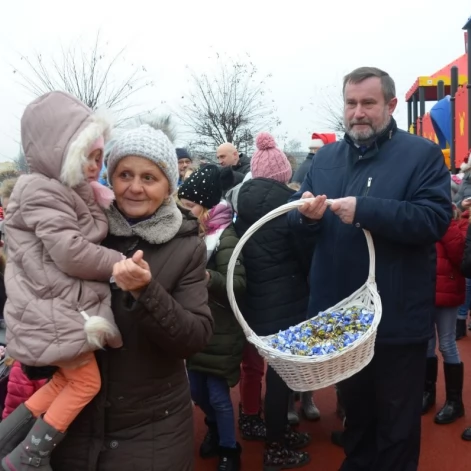Tczew - Dzieci z Tczewa dostały na Mikołajki plac zabaw