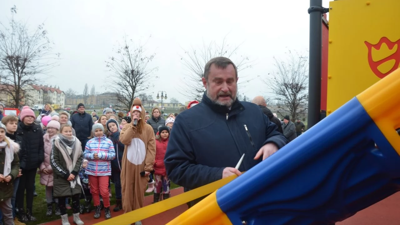 Tczew - Dzieci z Tczewa dostały na Mikołajki plac zabaw