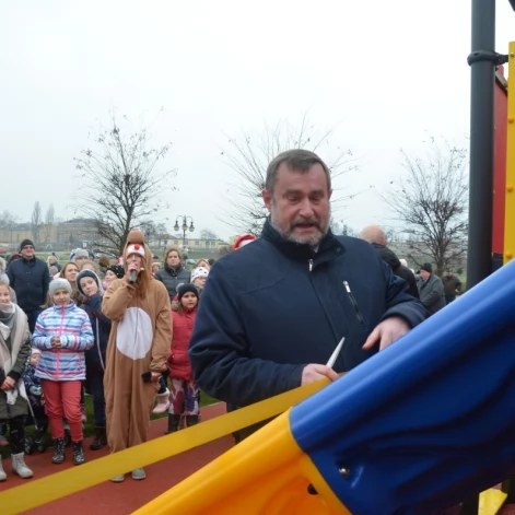 Tczew - Dzieci z Tczewa dostały na Mikołajki plac zabaw