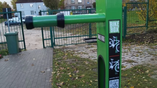 Tczew - Pierwszy "bike-box" już jest. Czy będą kolejne - zależy od rowerzystów