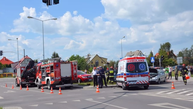 Tczew - Wypadek na skrzyżowaniu al. Solidarności i Woj. Polskiego. Są ranni
