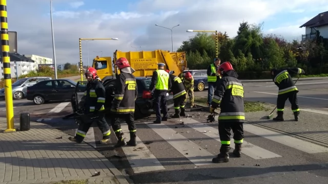 Tczew - Wypadek na skrzyżowaniu Kociewskiej i Żwirki. Dwie osoby poszkodowane
