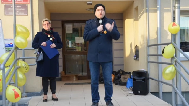 Tczew - Manifestacja pod delegaturą kuratorium. "Oświata stoi nad przepaścią"