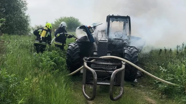 Tczew - Małe Walichnowy. Pożar ładowarki teleskopowej