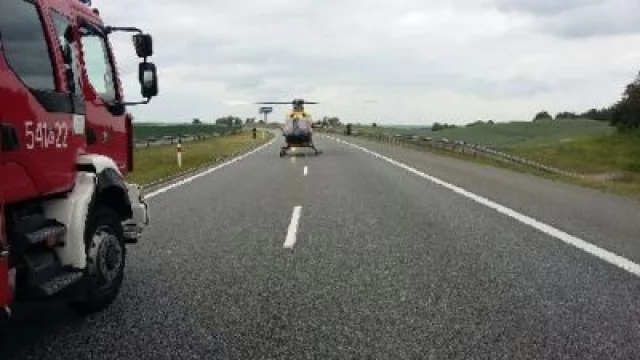 Tczew - Wypadek na A1. Po poważnie rannego kierowcę przyleciał śmigłowiec