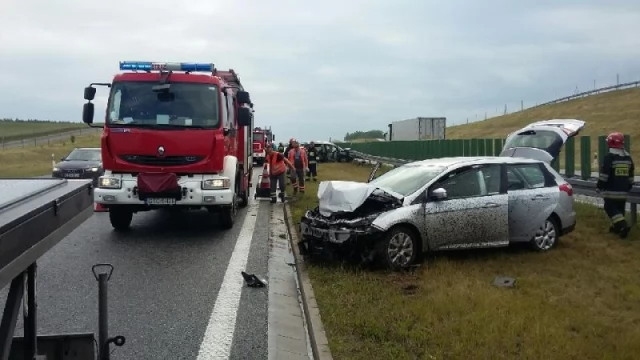 Tczew - Wypadek na A1. Po poważnie rannego kierowcę przyleciał śmigłowiec