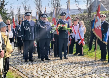 Tczew - "Pamięci nie da się zakopać w dołach". Uczcili pamięć ofiar Katynia