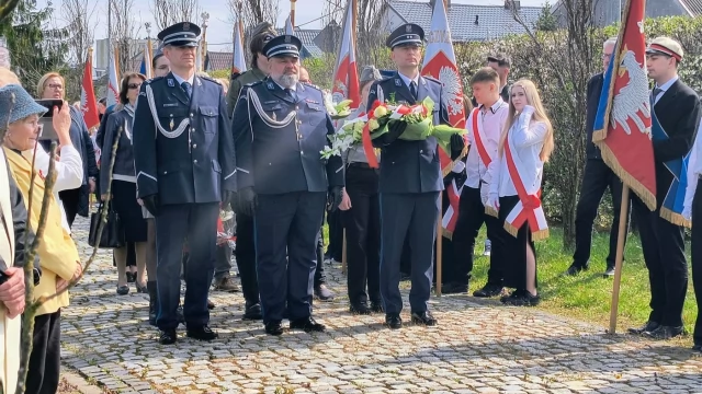 Tczew - "Pamięci nie da się zakopać w dołach". Uczcili pamięć ofiar Katynia