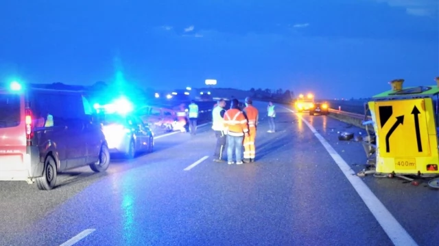 Tczew - Policjanci ustalają okoliczności wypadku na A1