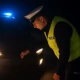 Tczew - Policjanci z drogówki sprawdzali oświetlenie w pojazdach - 10 kierowców ukaranych mandatami