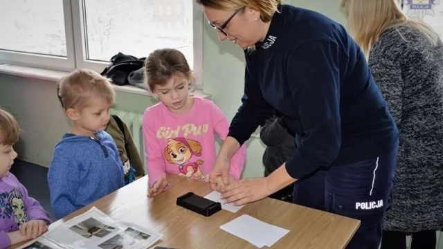 Tczew - Przedszkolaki z wizytą na komendzie