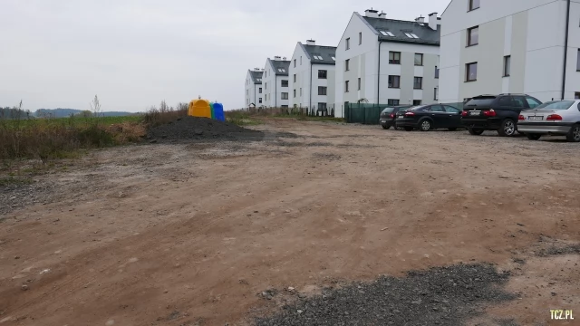 Tczew - Załatana droga do nowego osiedla Rokitki [FOTO] [bez komentarza]