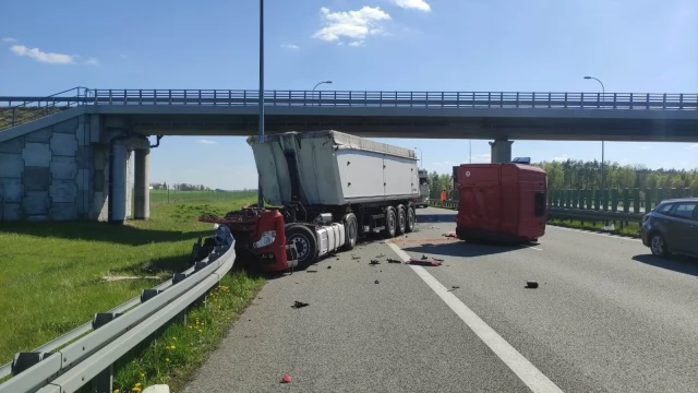 Tczew - Zderzenie dwóch ciężarówek na A1