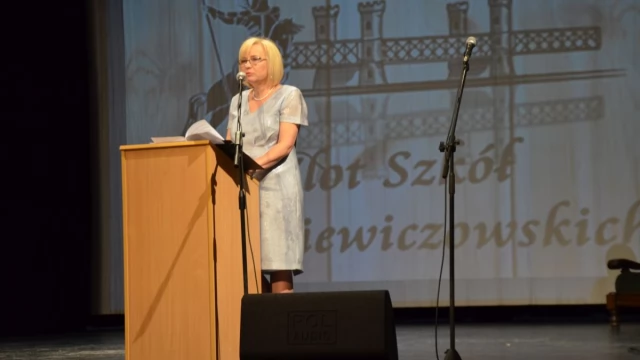 Tczew - Ruszył Zlot Szkół Sienkiewiczowskich. Wśród gości m. in. znana aktorka i prawnuczka pisarza