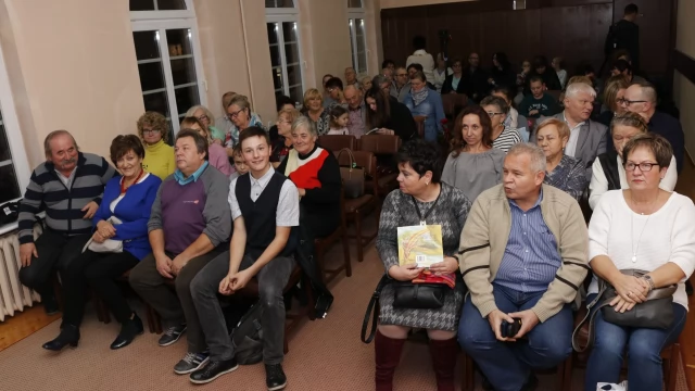 Tczew - Co kryje się "za tęczowymi drzwiami"? Promocja tomiku poetyckiego Zofii Daniel w tczewskiej bibliotece