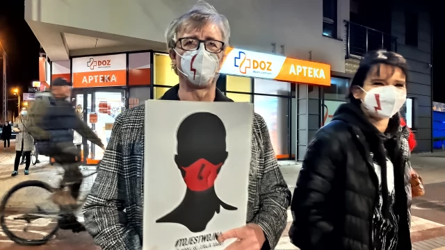 Tczew - Protesty ws. aborcji nie ustają. "Wybaczcie utrudnienia, Tczew ma rząd do obalenia" [FILM]