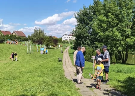 Tczew - Place zabaw na Górkach z nowymi urządzeniami zabawowymi