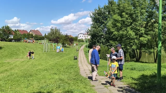 Tczew - Place zabaw na Górkach z nowymi urządzeniami zabawowymi