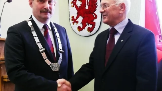Tczew - Łzy i gratulacje - Mirosław Pobłocki przejął urząd od Zenona Odyi