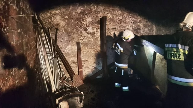 Tczew - Pożar na zamku w Gniewie. Dzięki strażakom nie wybuchły butle z gazem