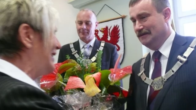 Tczew - Łzy i gratulacje - Mirosław Pobłocki przejął urząd od Zenona Odyi