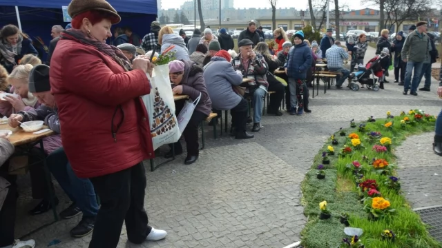 Tczew - Tłumy tczewian na spotkaniu wielkanocnym na Suchostrzygach