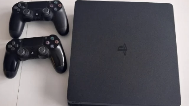 Tczew - Sprzedam ps4 slim stan bdb